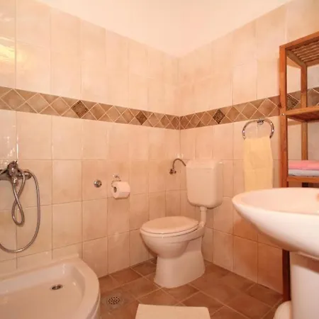 East West Apartment *